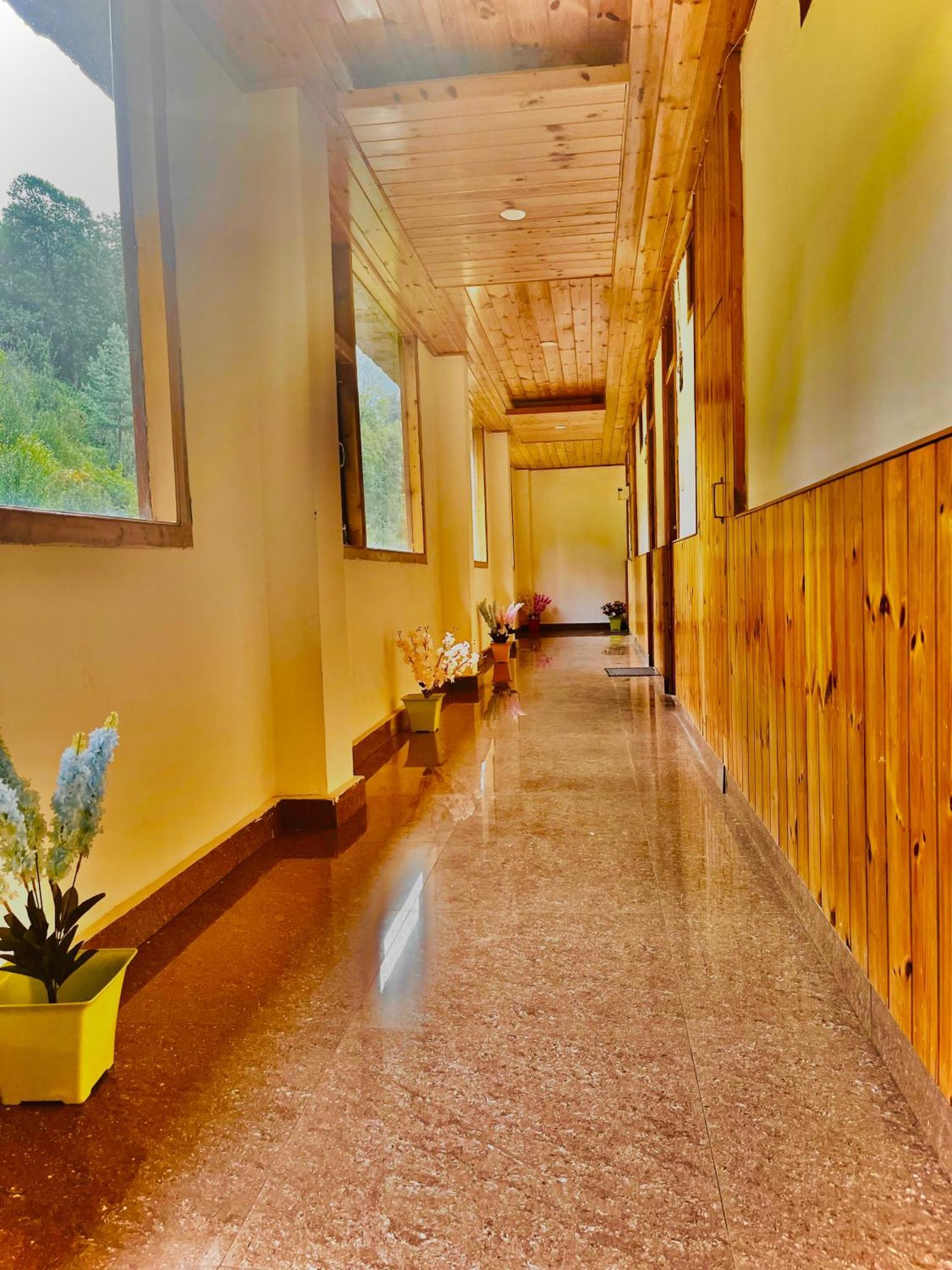 Himalayan Hill Queen Resort, Manali M98160-43400 Zewnętrze zdjęcie
