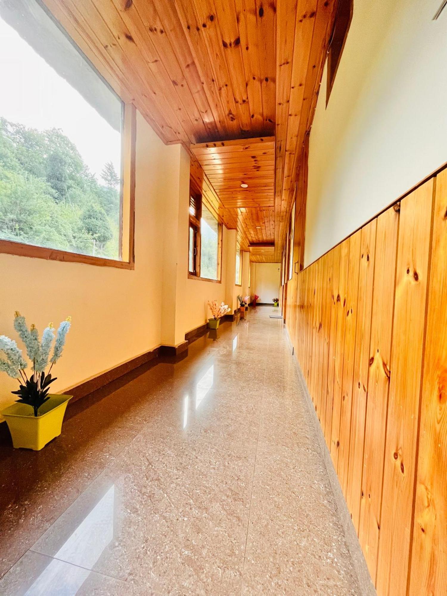 Himalayan Hill Queen Resort, Manali M98160-43400 Zewnętrze zdjęcie