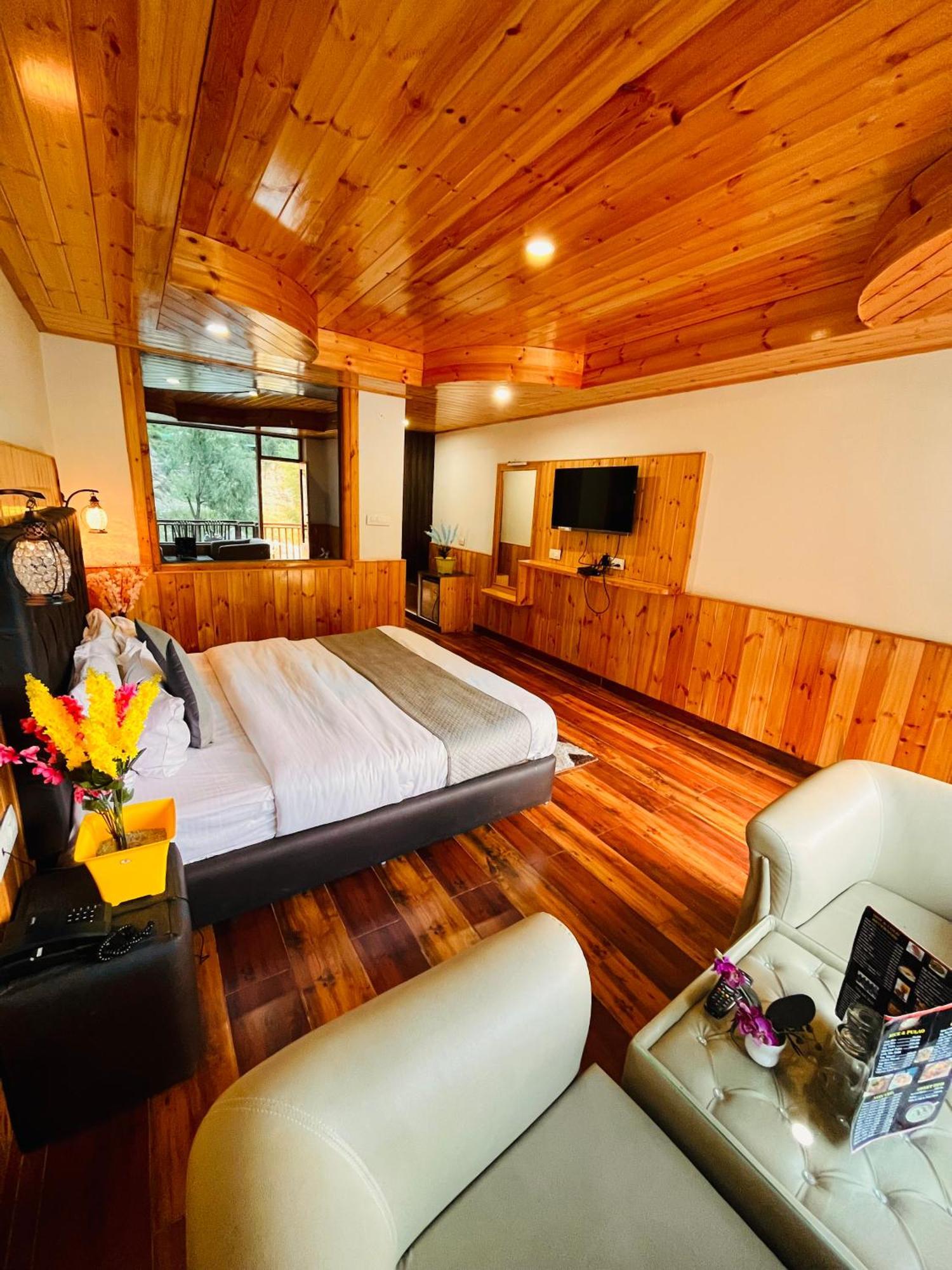 Himalayan Hill Queen Resort, Manali M98160-43400 Zewnętrze zdjęcie