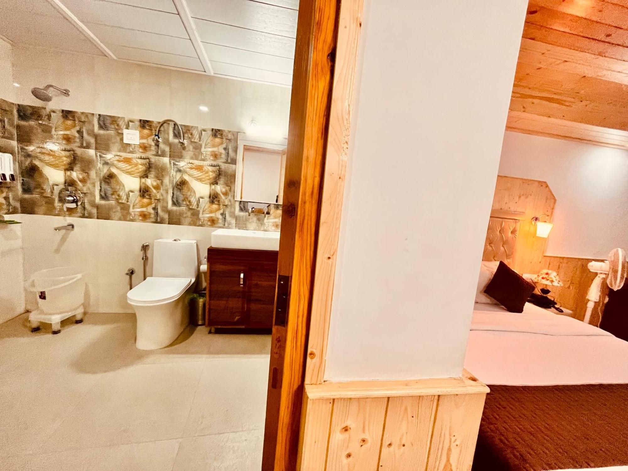Himalayan Hill Queen Resort, Manali M98160-43400 Zewnętrze zdjęcie