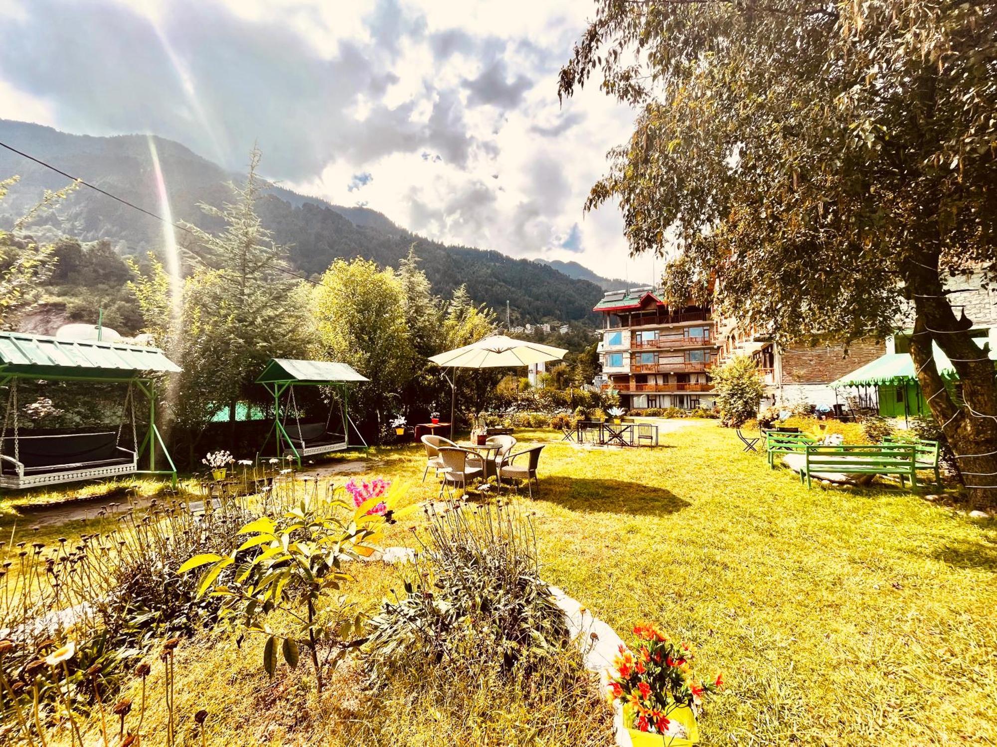 Himalayan Hill Queen Resort, Manali M98160-43400 Zewnętrze zdjęcie