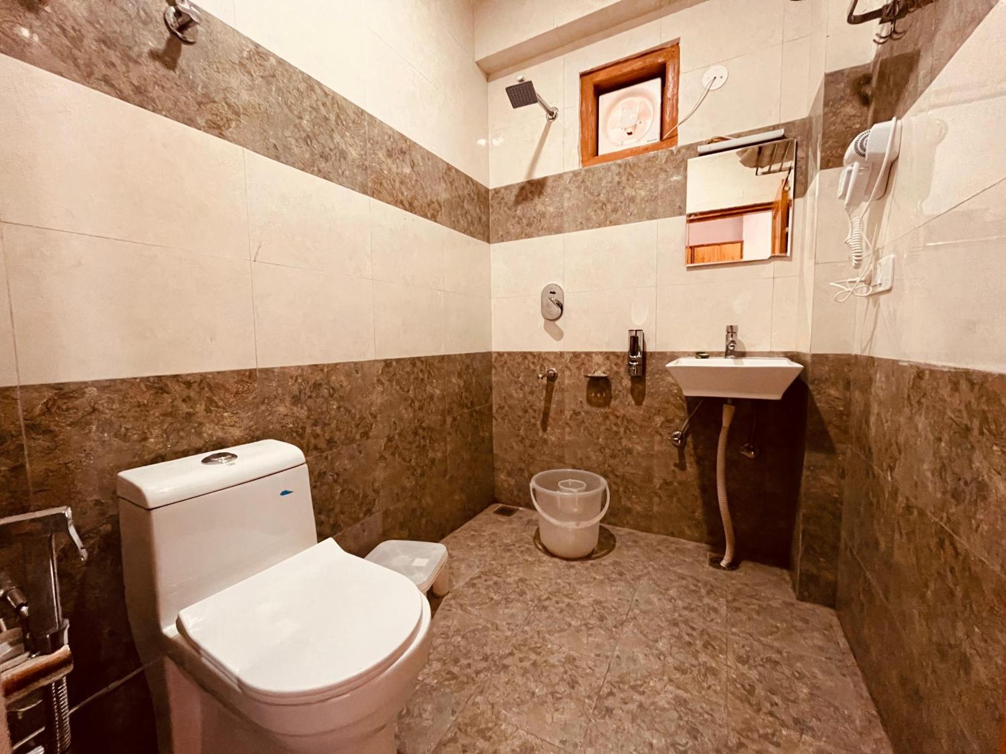 Himalayan Hill Queen Resort, Manali M98160-43400 Zewnętrze zdjęcie