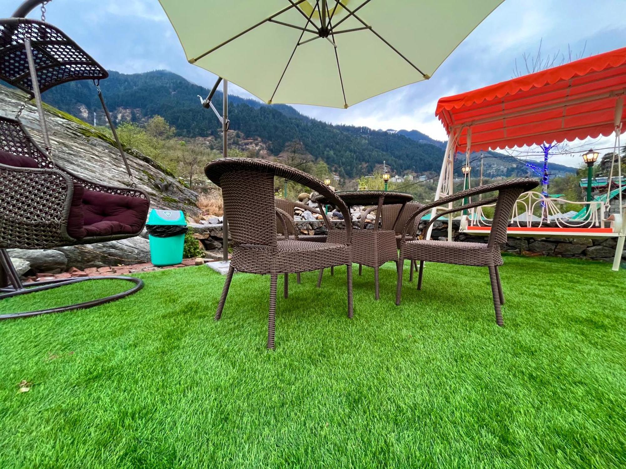 Himalayan Hill Queen Resort, Manali M98160-43400 Zewnętrze zdjęcie