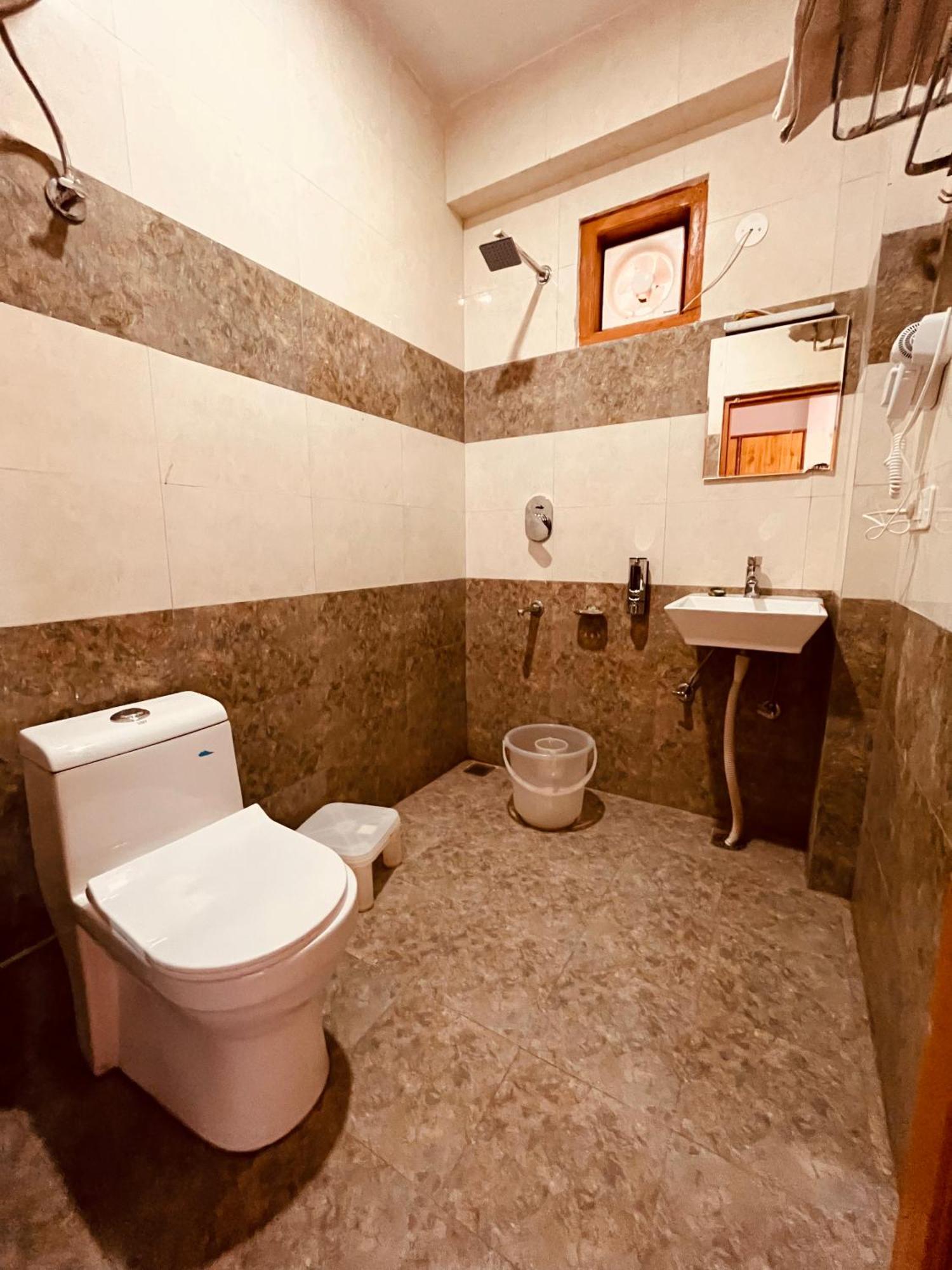 Himalayan Hill Queen Resort, Manali M98160-43400 Zewnętrze zdjęcie
